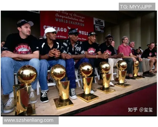 以NBA总冠军奖杯为象征探寻篮球荣耀背后的故事与传奇