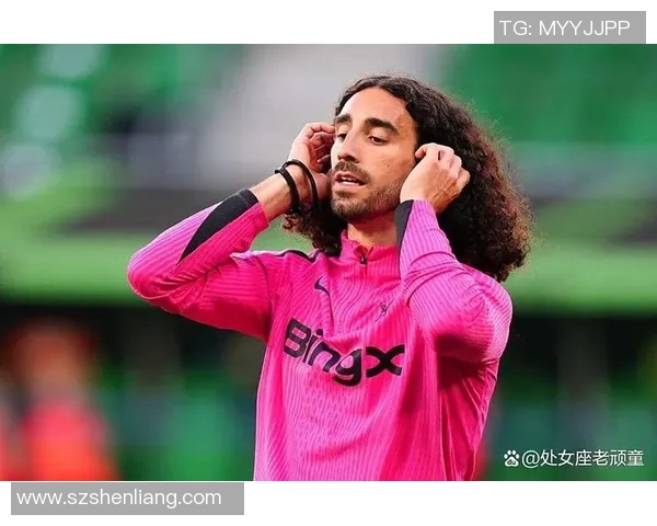 从草根到巅峰足球明星逆袭之路的精彩瞬间与感人故事